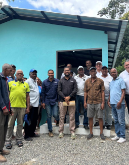 Raymond Pozo lleva esperanza y desarrollo a su tierra natal con centro comunitario en Nigua de Jamey